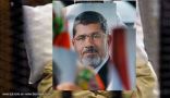 القضاء المصري يقرر محاكمة “مرسي” في قفص “مبارك”
