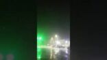 بالفيديو .. أمطارٌ غزيرة مصحوبة بصواعق رعدية على “الطوال” و”الموسم”