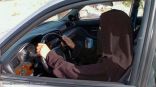 عزيزة اليوسف وإيمان النفجان تقودان سيارتيهما في “عز النهار” شمال الرياض