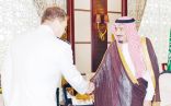 ولي العهد يستقبل مدير وكالة التعاون الأمني للدفاع الأمريكي
