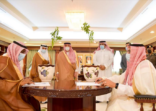 أمير جازان يتسلم تقريرا عن مشروع زراعة أشجار العود والصندل ويرعى توقيع اتفاقية بين الجامعة وهيئة تطوير المناطق الجبلية ..