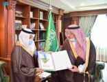 الأمير محمد بن ناصر يلتقي برئيس ووكلاء جامعة جازان