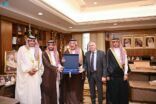 سمو أمير جازان يتسلم التقرير السنوي لشركة المياه الوطنية بالمنطقة