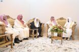 سمو أمير منطقة جازان يعايد الشيخ العامري والشيخ معافا