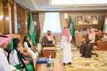 أمير جازان يلتقي مدير تعليم المنطقة وعددًا من الطلاب والطالبات