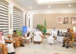 وكيل إمارة جازان يجتمع بأعضاء فريق اللجنة التنفيذية لتطوير أعمال المرور وأمن الطرق بالمنطقة..