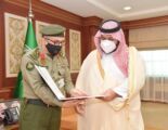 نائب أمير منطقة جازان يتسلم التقرير السنوي لجهود وإنجازات إدارة الجوازات بالمنطقة