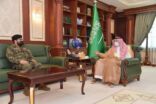 أمير منطقة جازان يتسلم التقرير الإحصائي السنوي لقوات الأفواج بالمنطقة