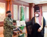 الأمير محمد بن عبدالعزيز يتسلم التقرير الإحصائي السنوي لقوة الأفواج بالمنطقة