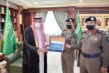 أمير منطقة جازان يستقبل مدير الدفاع المدني بالمنطقة ويتسلم التقرير السنوي
