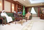 أمير جازان يستقبل مدير مركز جمعية الأطفال ذوي الإعاقة بالمنطقة ويتسلم التقرير السنوي