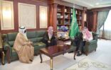 أمير جازان يتسلم التقرير السنوي لفرع الرئاسة العامة للبحوث العلمية والإفتاء بالمنطقة