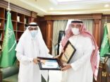 أمير جازان يتسلم تقرير تعليم جازان عن متابعة اعمال سير الاختبارات عن بعد عبر منصة مدرستي