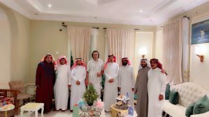 معايدة المكتب التعريفي للمتقاعدين بالصوارمة-مركز الحكامية  تُحيي ذاكرة الوطن في منزل الشاعر أحمد سيد عطيف