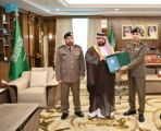 أمير جازان يتسلم التقرير السنوي لإدارة مرور المنطقة