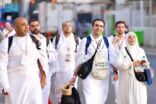 حُجاج بيت الله الحرام يتوافدون إلى مشعر منى لقضاء يوم التروية