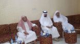 محافظ الطوال العنزي يعايد علماء ومشايخ ومواطني المحافظة في منازلهم