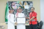 الهلال الأحمر يسلّم شهادة الامتثال للسلامة الإسعافية لـ”صحة جازان”
