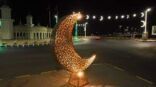 محافظة صامطة تُضيء شوارعها بمجسمات وإضاءات زينة ابتهاجًا بشهر رمضان