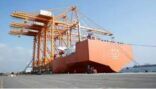 “ميناء جازان” للصناعات الأساسية والتحويلية يستقبل 6 رافعات جسرية متطورة