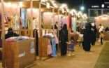 زوار مهرجان شتاء جازان يتوقفون طويلًا أمام الأزياء والمشغولات اليدوية