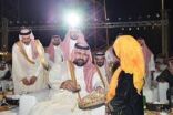 بالصور.. نائب أمير جازان يشارك بالعرضة السعودية في احتفال الأهالي بيوم التأسيس