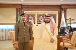 نائب أمير منطقة جازان يقلّد مدير الدفاع المدني بالمنطقة رتبته الجديدة