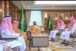 أمير منطقة جازان يستقبل مواطنًا لتنازله عن قاتل والده لوجه الله تعالى