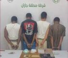 إدارة التحريات والبحث الجنائي بمنطقة جازان تقبض على مخالفين لنظام أمن الحدود لترويجهم المخدرات