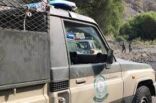 دوريات الأفواج الأمنية بمحافظة العارضة تقبض شخص لنقله 3 مخالفين لنظام أمن الحدود