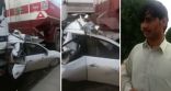نجاة سائق بأعجوبة بعد سحق شاحنتين لسيارته (فيديو)