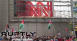 أمريكيون يتظاهرون ضد CNN وFOX NEWS لانحيازهما لإسرائيل (فيديو)
