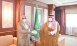 نائب أمير جازان يتسلم الخطة الوطنية للتوظيف بفرع الشؤون الإسلامية بالمنطقة