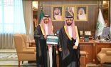 أمير منطقة جازان يطّلع على أعمال مبادرة “قافلة التنمية الرقمية” في عامها الأول
