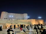 القلعة الدوسرية تواصل لياليها الطربية.. وسط توافد زائريها ..