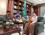 أمير جازان يتسلّم التقرير الإحصائي لإدارة العمليات المشتركة بالمنطقة