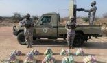 حرس الحدود بمنطقة جازان يقبض على (3) مخالفين لنظام أمن الحدود لتهريبهم (54.1) كيلوجرامًا من مادة الحشيش المخدر