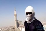 ملثم يبايع “أبو بكر البغدادي” أمام الحرم المكي
