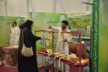 مهرجان الفل يسهم في نقل وتطبيق تجربة إنتاج الدهن الطائفي